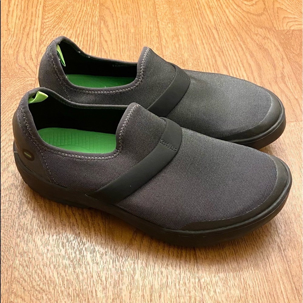 Oofos Shoes.
